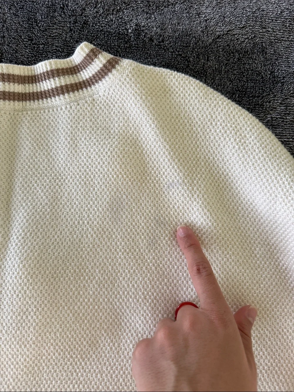 ALO Tennis Club Sweater Knit V-Neck Pullover Top, Ivory/Gravel, size S